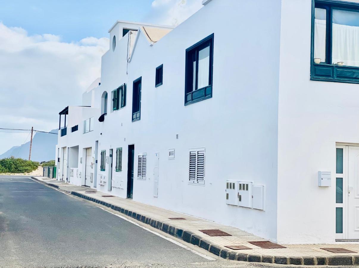 Canaryislandshost L Famara Surfer 외부 사진