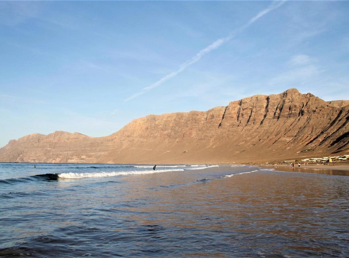 Canaryislandshost L Famara Surfer 외부 사진